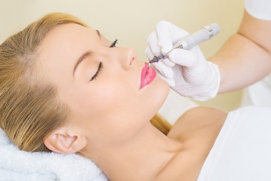 Permanent make-up: the pros and cons of tattooing of lips