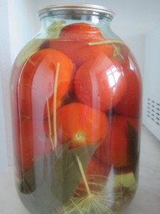 Cold pack method of tomatoes